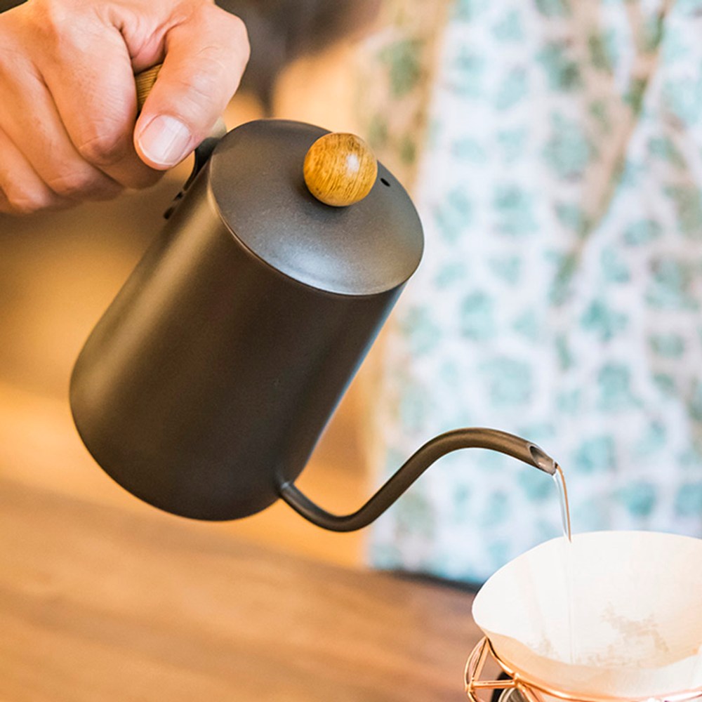 A-IDIO｜黑金木手沖壺(600ml)｜餐茶用具｜HOLA 和樂家居