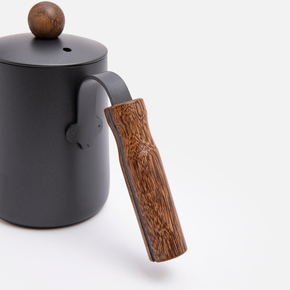 A-IDIO｜黑金木手沖壺(600ml)｜餐茶用具｜HOLA 和樂家居