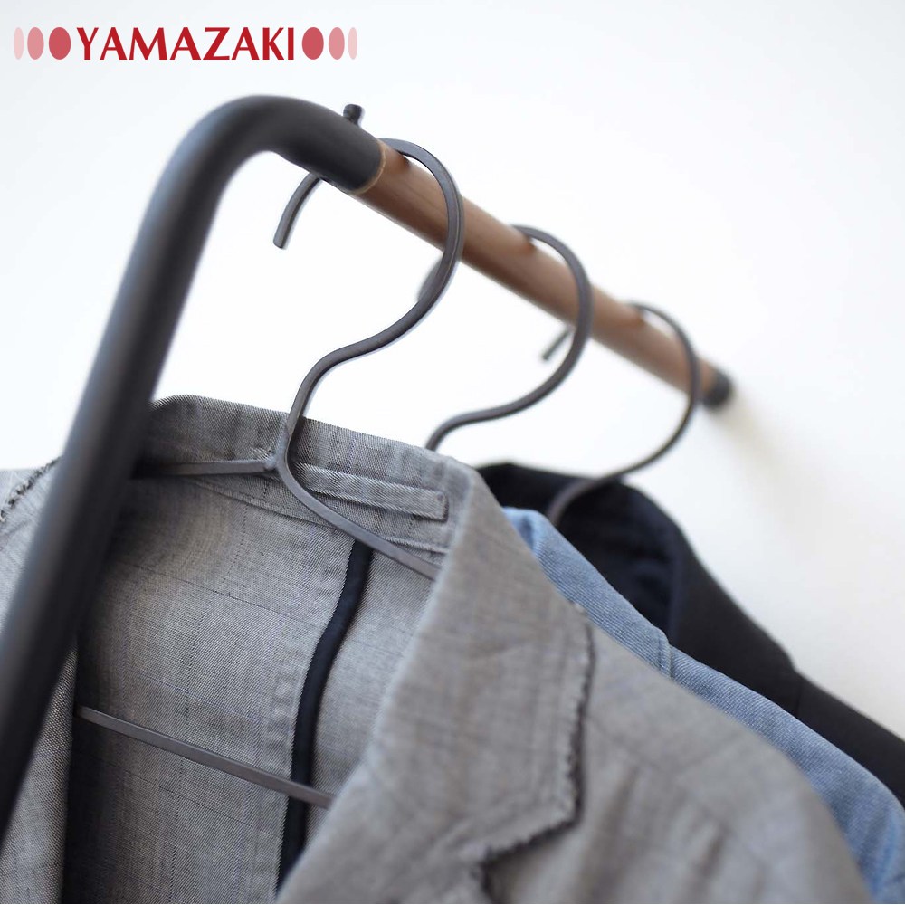 日本【YAMAZAKI】極簡風格掛衣桿(黑)