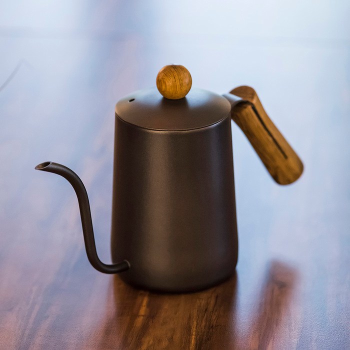 A-IDIO｜黑金木手沖壺(600ml)｜餐茶用具｜HOLA 和樂家居