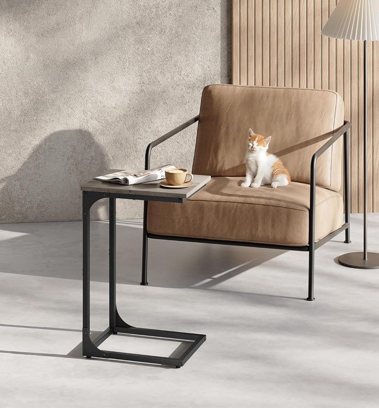 邊桌適用小宅客廳空間,搭配棕色沙發或床邊當床頭櫃打造北歐家具風格