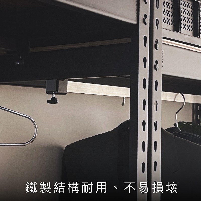 細節特寫：吊衣桿與層板掛鉤組裝方式